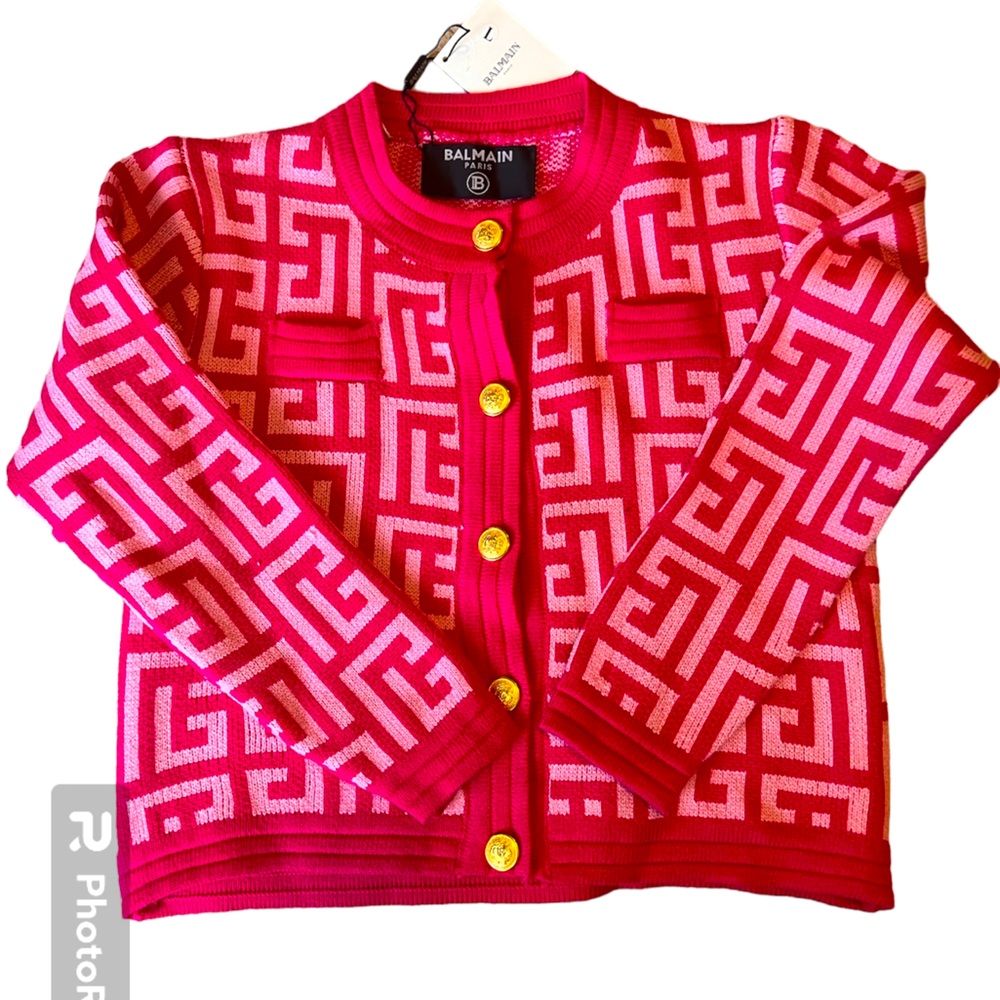 🩷 Beautiful/soft/elegant🩷 magenta sweater with gold buttons
